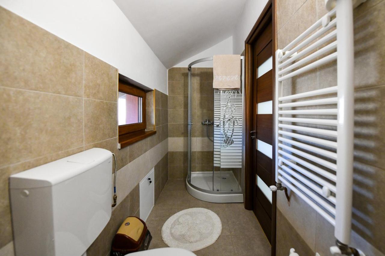 Villa Castellino Tîrgu Ocna Buitenkant foto